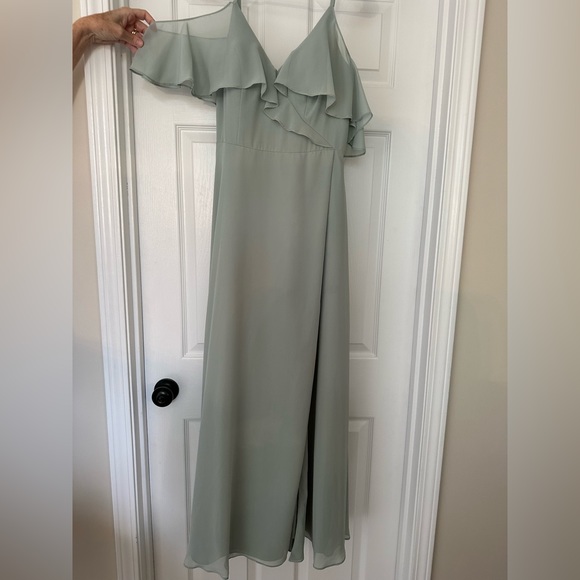 AZAZIE VIANNA
A-Line Ruched Chiffon Floor-Length Dress Agave
Size: 6 - Picture 7 of 13